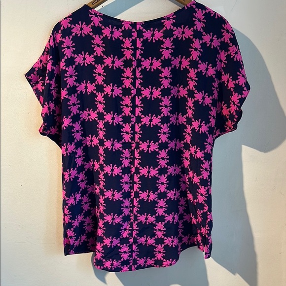 Lilly Pulitzer Allover Frog Print Pink and Black Women's Silk Top - Picture 4 of 5